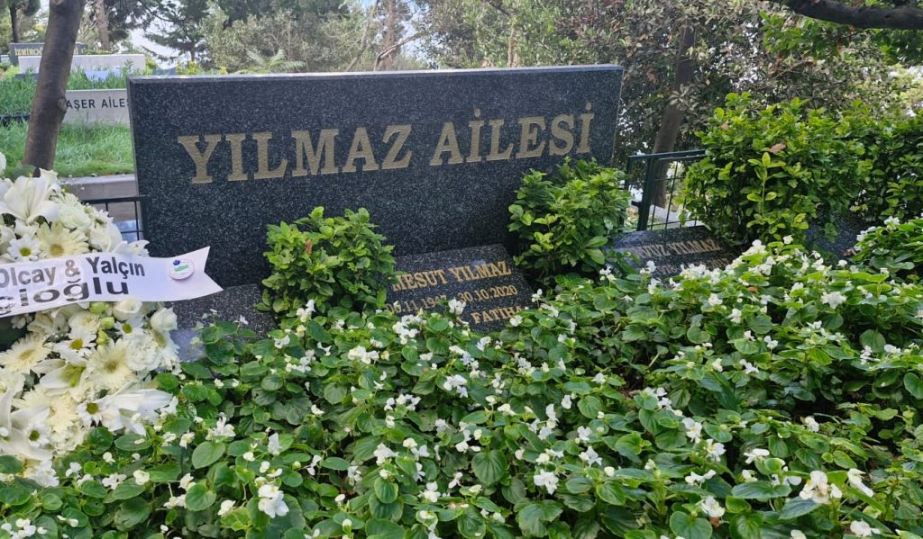 Mesut Yılmaz Mezarı Başında Anıldı